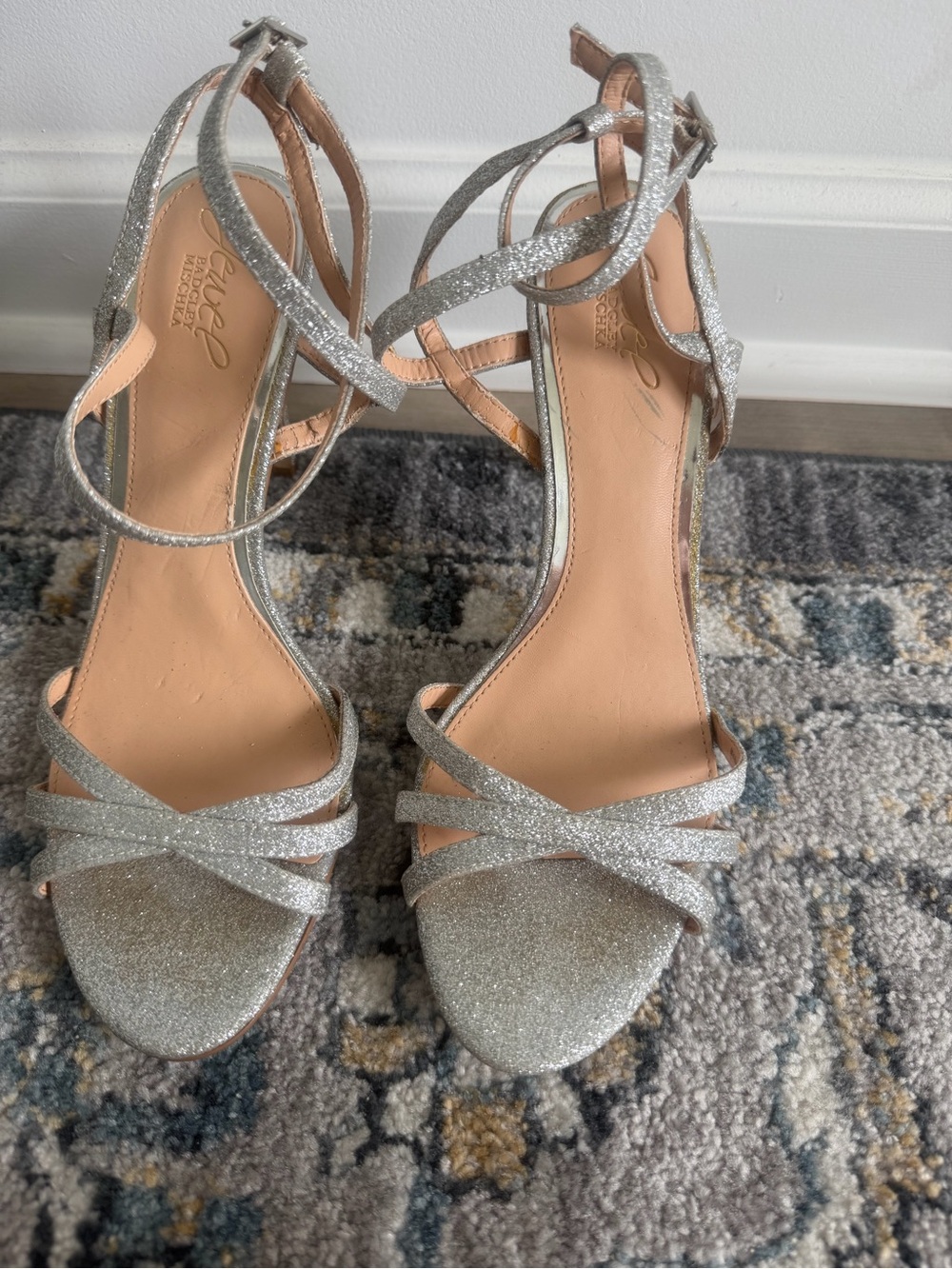 Jewel Badgley Mischka Women’s Silver Glitter Heels Size 9
